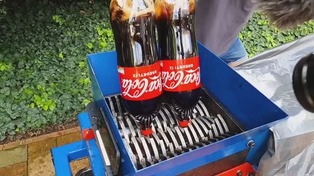 Вы такого не когда не видели как взрываться Кола !!! смотреть онлайн