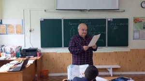 1Б  4ая школа г Азнакаево вручение Кире благодарственное письмо от управления образования