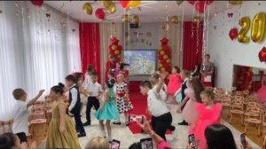 "Не малыши" Флешмоб выпускной