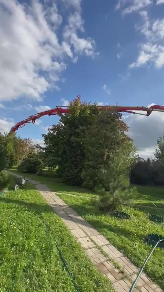 Подаем бетон через весь участок