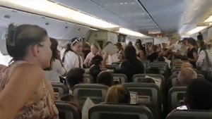 Пассажиры рейса Оренбург – Москва устроили драку во время полета из-за футболки