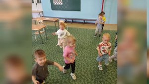 "Весёлое путешествие малышей в спортивный зал" гр "Капитошки". Воспитатели:Лукбанова З.К,КравцоваО.В