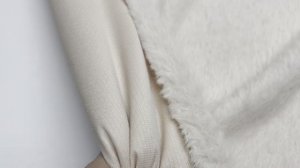 16–11712 Искусственный мех на трикотажной основе, с ворсом средней длины, молочного цвета