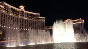 МУзыкальгый фонтан у отеля Bellagio   Лас Вегас)