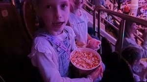 Мия и Камилла в цирке