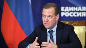 Медведев: к 2030 году необходимо увеличить МРОТ до 35 тысяч рублей