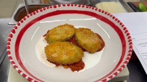 Салат с хрустящими цукини, молодым сулугуни