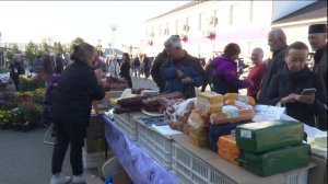 На первой осенней ярмарке в Нурлате торговали сомами, виноградом и хризантемами