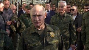 Путин в форме Верховного на “Западе-2025”: обращение к армии и миру