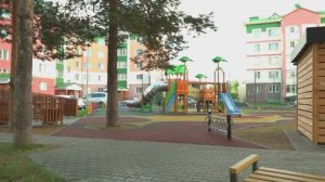 В 4 микрорайоне Белоярского  открыли новый благоустроенный двор