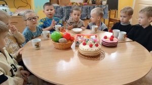 Инсценировка стиха "За ужином" А. Кардашова