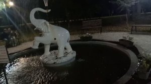 ФОНТАН СЛОНИК В ПАРКЕ