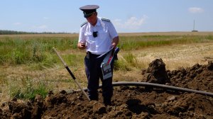 Незаконная траншея в земле