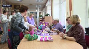 Волонтеры тюменского клуба “28 петель” вяжут вещи для недоношенных детей