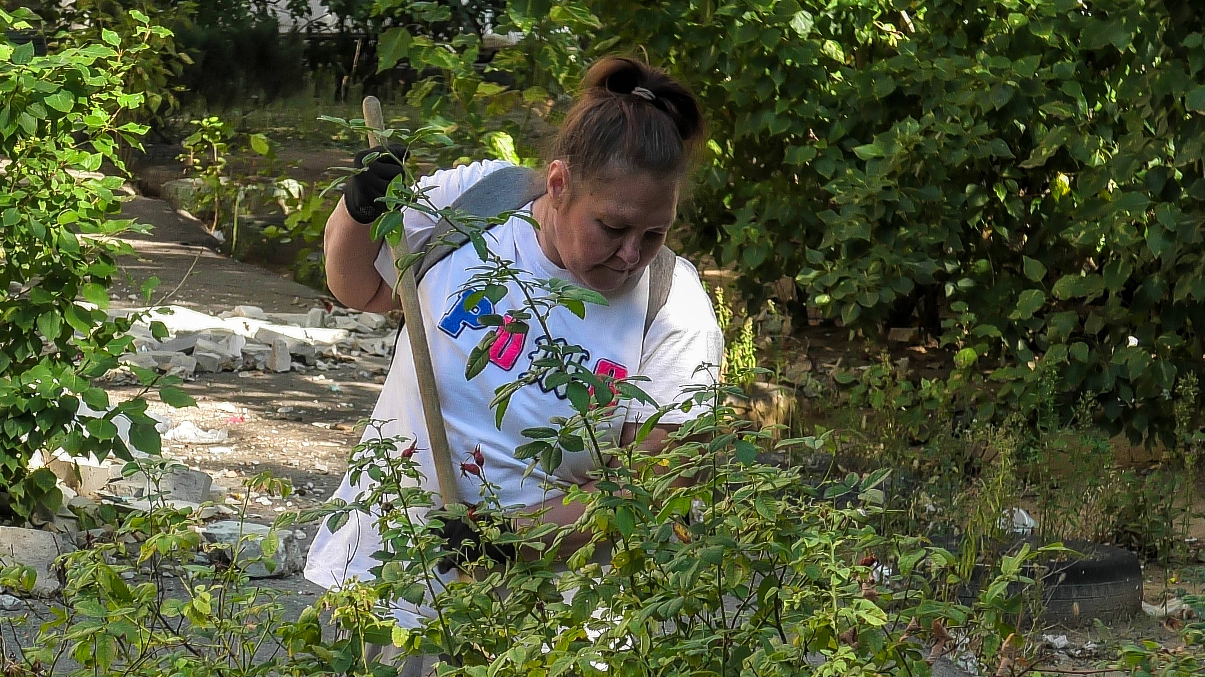 Жители общежития присоединились к субботнику смотреть онлайн