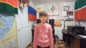 Елизавета получает карточку и диплом Венев =RA3PCA