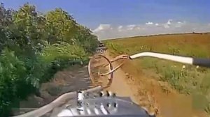 Херсонщина_ Российский оператор FPV-дрона спасает велосепидиста от бусификаторов