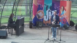 Алексей Круглов и Карина Кожевникова Открытый фестиваль духов. и джаз. музыки "Сентябрь в Тихвине"