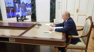 Путин потребовал максимально разбюрократизировать работу с обращениями граждан