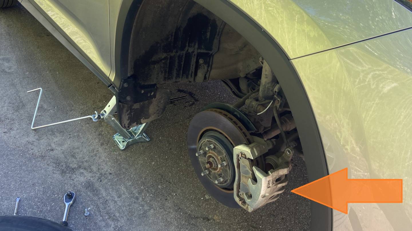 Замена передних тормозных колодок и тормозных дисков на Lexus RX350 RX200t RX300 4G 2015-2022 смотреть онлайн