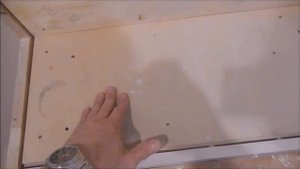 Крепление ступени на металлокаркасе без обкладки. Клей-пена./ступенька 48