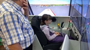 Тренажер самолета ЯК  52 Елизавета получает инструкцию