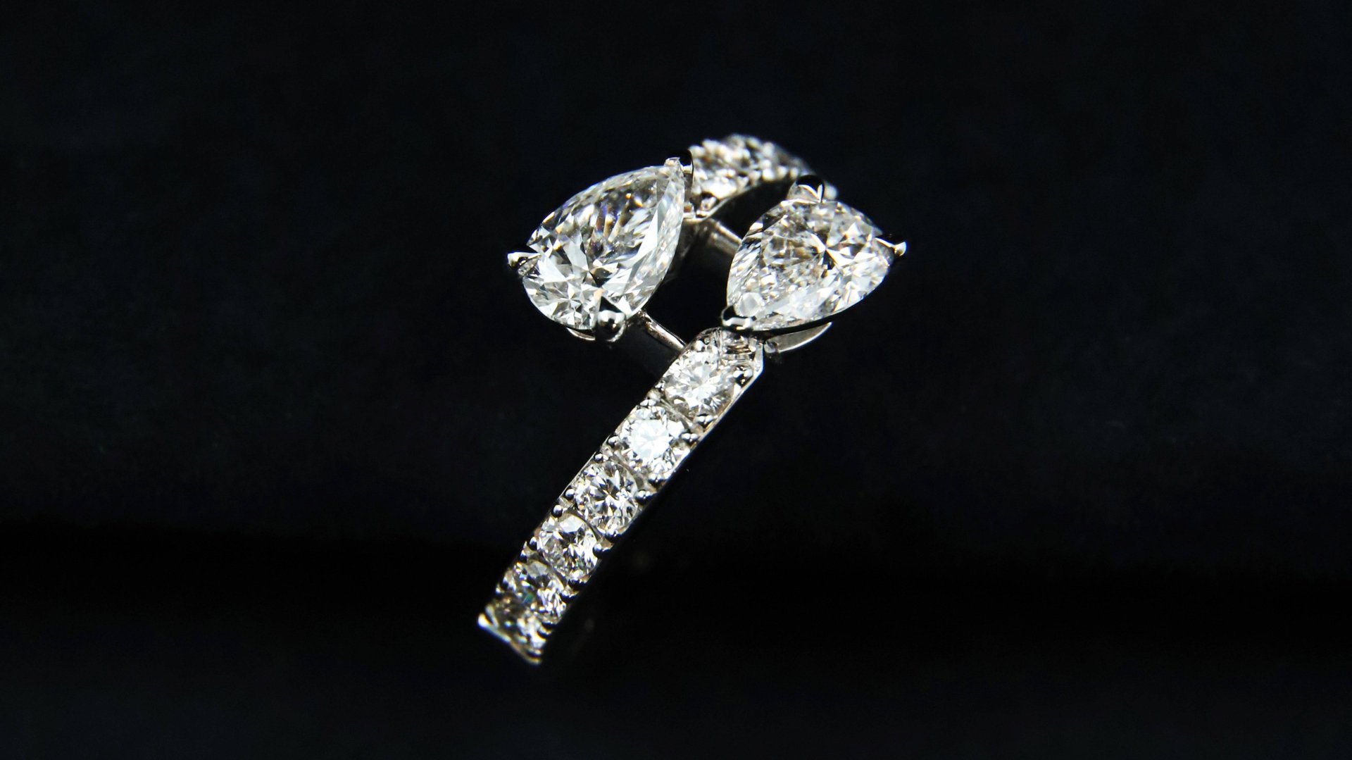 Серьги Graff Duet Diamond Hoop Earrings RGE1564 смотреть онлайн