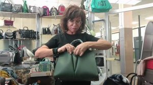 Новое поступление. Стильная модель сумки СКОБОЧКА. Подарок кошелек поцелуй 😘 чик.