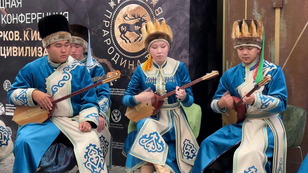 В Горно-Алтайске открылась международная конференция "Алтай - прародина тюрков"
