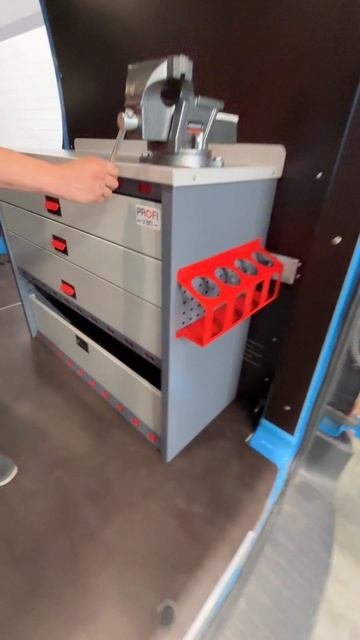 Мастерская на колесах! #profivan #мастерскаянаколесах #tools #shorts смотреть онлайн