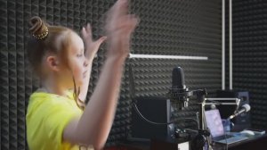 Арина зажигательно спела песню про лето (кавер) - Студия звукозаписи AE REC