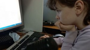 Елизавета проверяет отчет Служу отечеству