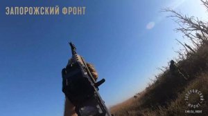 Кадры с GoPro: 🇷🇺наши бойцы попали под атаку FPV-дронов на открытом участке !!!