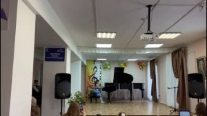 М. Кочурбина  Мишка с куклой исполняет Карасёва Ксения