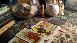 Расклад Таро-- Каким человеком вас видят окружающие. Их мнение. 👍😁