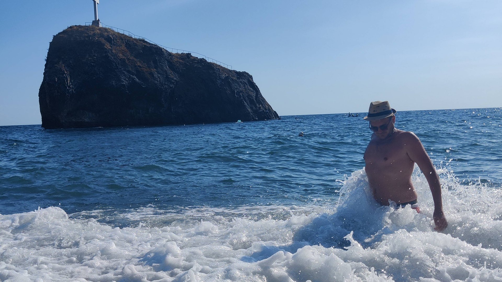 Мыс Фиолент.Спуск к пляжу. Обзор пляжа Фиолент. смотреть онлайн