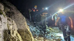 Туристов с младенцем эвакуировали из каньона горной реки в Сочи