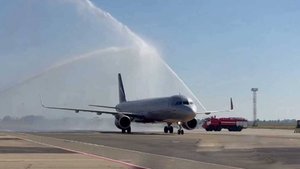Первый за три года самолет из Москвы встретили в аэропорту Краснодара