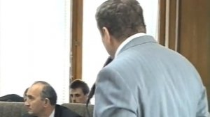 «Гибнет авторитет партии, если плохо работает аппарат». Жириновский выступает на совещании. 1996.