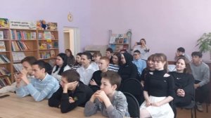 8АЯ ШКОЛА 8ОЙ КЛАСС НА ЛЕКЦИИ ПРО КОСМОС В БИБЛИОТЕКЕ