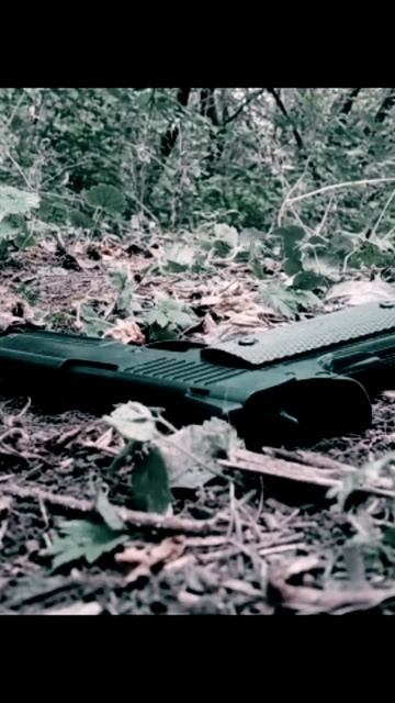 сталкер бег погоня мачете пистолет апокалипсис нож лес воин бегун солдат воин тайна