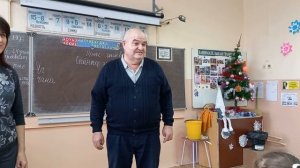Азнакаево 2а класс 7ая школа Вручение новогоднего подарка Венере Ханифовне