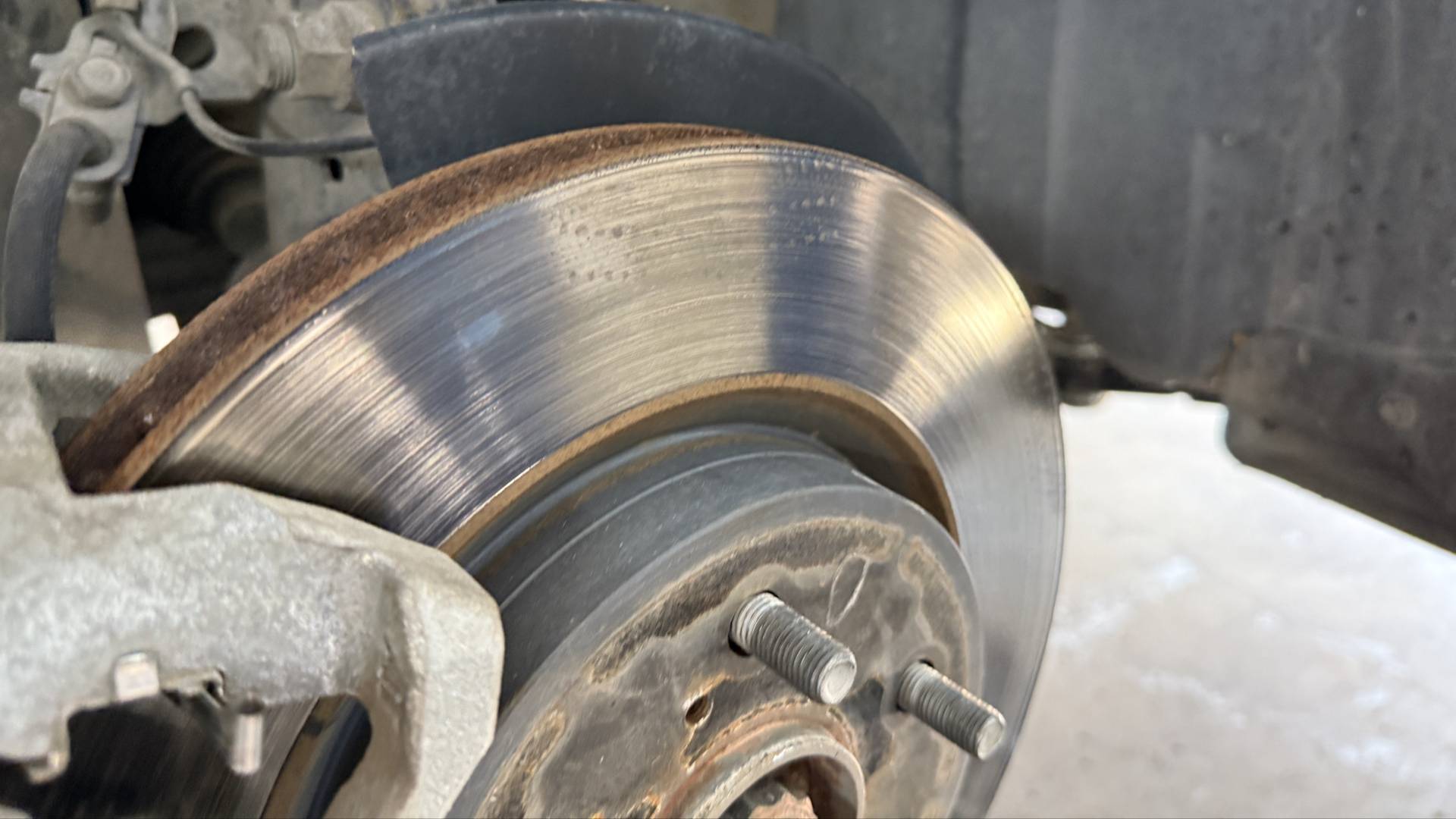 Замена передних тормозных колодок на Lexus RX350 RX200t RX300 4G 2015-2022 смотреть онлайн