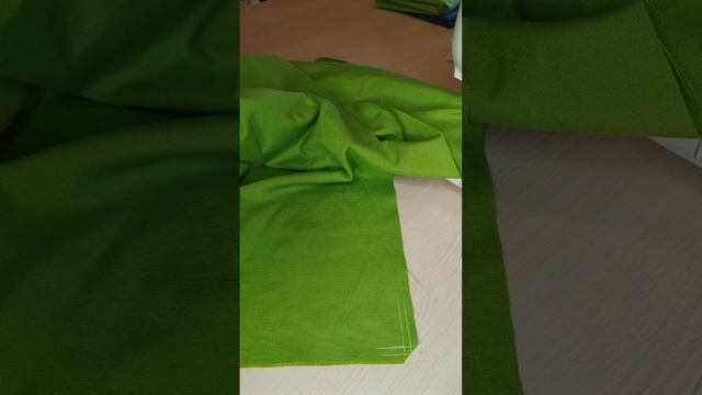 Как обработать уголки при подгибке швом с закрытым срезом смотреть онлайн