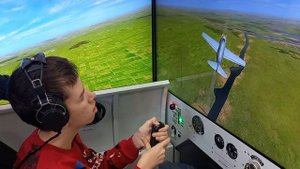 Даниэль на тренажере стрелялки