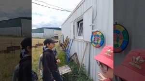 Ребята из пришкольного лагеря Тумутук игры