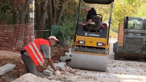 Ремонт пешеходной сети на улице Флагманской выполнен на 50%