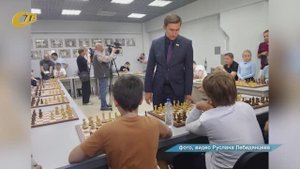 В КУРСКЕ ПРОШЛА ВСТРЕЧА ЮНЫХ ЖЕЛЕЗНОГОРСКИХ ШАХМАТИСТОВ С РОССИЙСКИМ ГРОССМЕЙСТЕРОМ С. КАРЯКИНЫМ