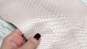 Rose Powder (0,6-0,8 мм) цв. Розовый, натуральная кожа питона