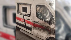 Два человека пострадали при ударе по машине скорой в Херсонской области